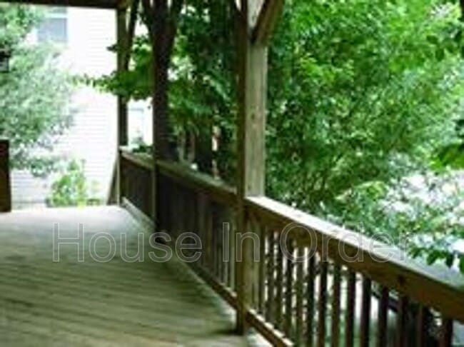 Building Photo - 15-1 Howards Row Place