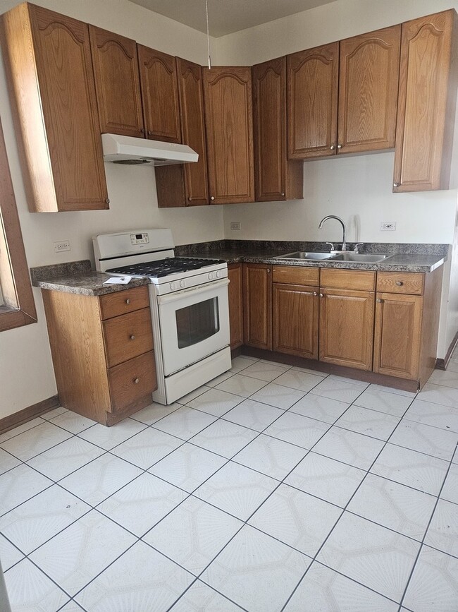 Building Photo - 4839 N Lawndale Ave