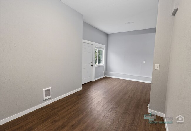 Building Photo - 1-Bed/1-Bath Cozy Living in the Heart of Sandy