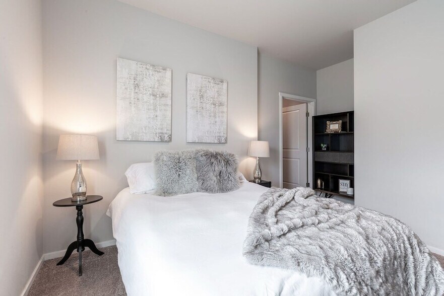 Building Photo - 624 E 32nd St