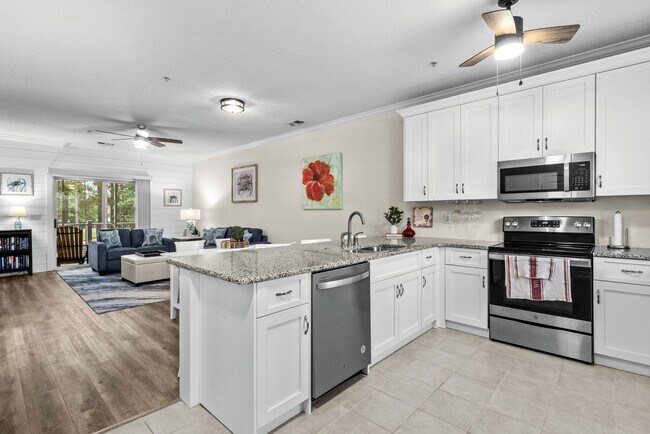 Building Photo - “Snowbird & Mid-Term Rental – 2BR Barefoot...