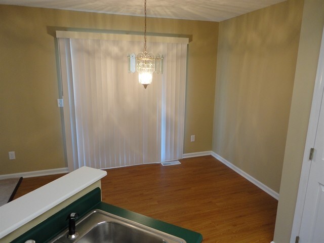 Building Photo - 2282 Villagewood Ct