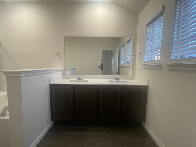 Building Photo - 2021 Crooked Bow Dr