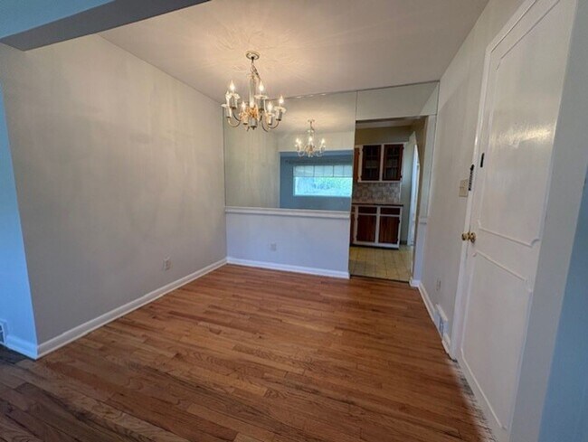 Building Photo - 1724-1726 Tanglewood Dr Akron OH 44313 MFH2 .PW .T1