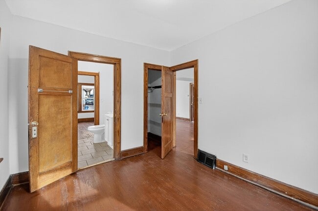 Building Photo - 1927 Harriet St