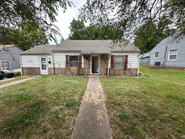 Primary Photo - 2913 S 51st St