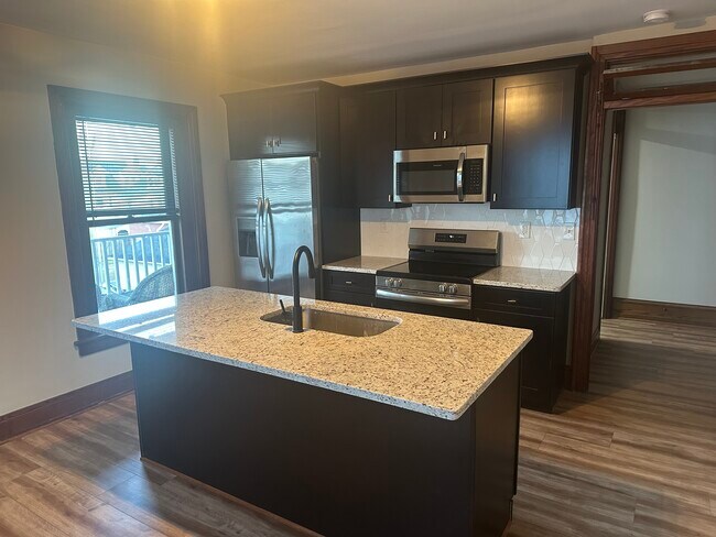 Building Photo - 118 Cocoa Ave