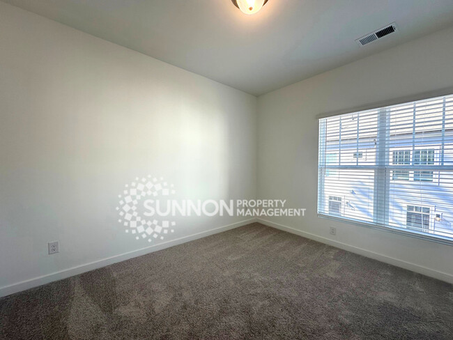 Building Photo - 2 Bedroom, 2.5 Bathroom in Brand New Royal...