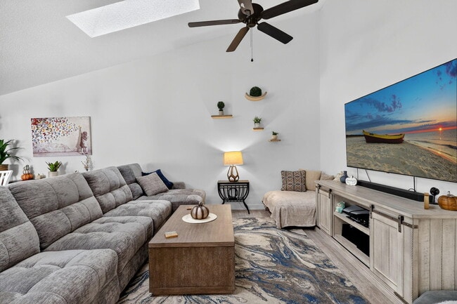 Building Photo - 235 SW 29th Ave