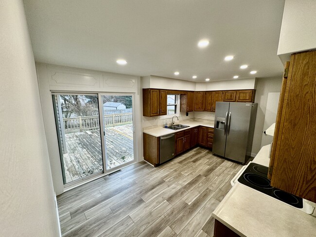 Main Kitchen - 1811 Clifford Dr