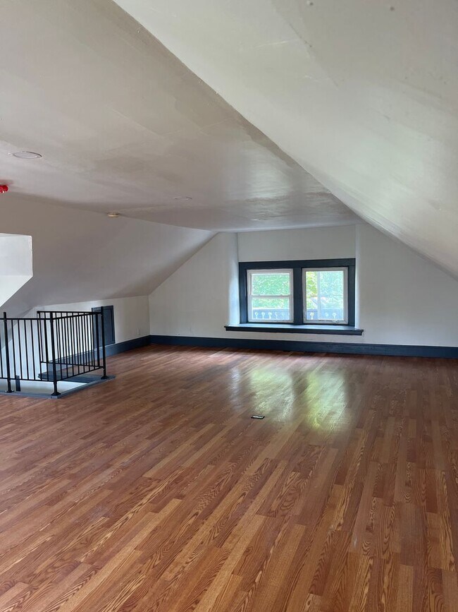 Building Photo - 50 E Northwood Ave