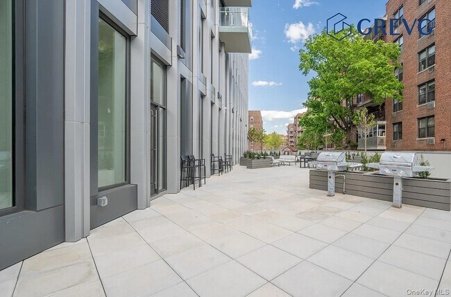 Building Photo - 136-18 Maple Ave