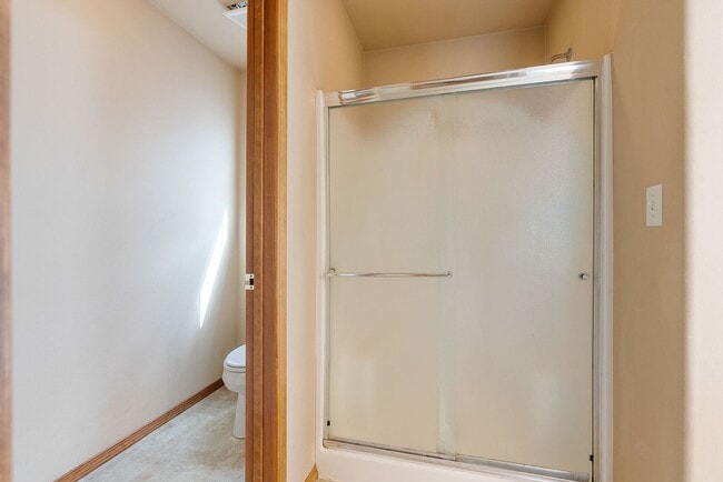 Building Photo - 3 Bedroom Home with a 3 Car Garage in Deer...
