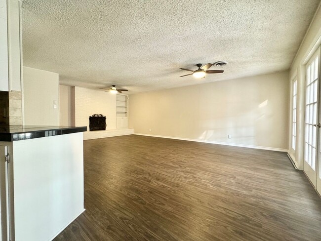 Building Photo - Coming Available June 2025 - 3-Bedroom Hom...