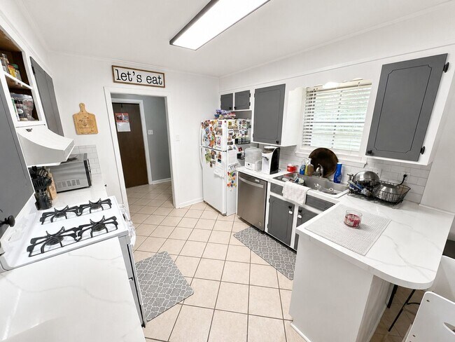 Building Photo - Haughton Home!