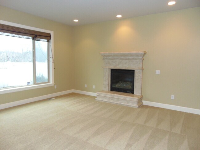 Building Photo - 4+ Bedroom/2.5 Bath Luxury Kirkland Home.  Spacious Home, Rose Hill Area!  A Must See!