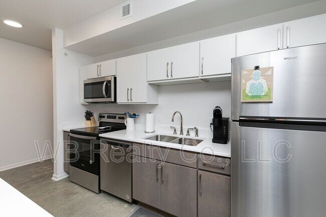 Building Photo - 315 5th St