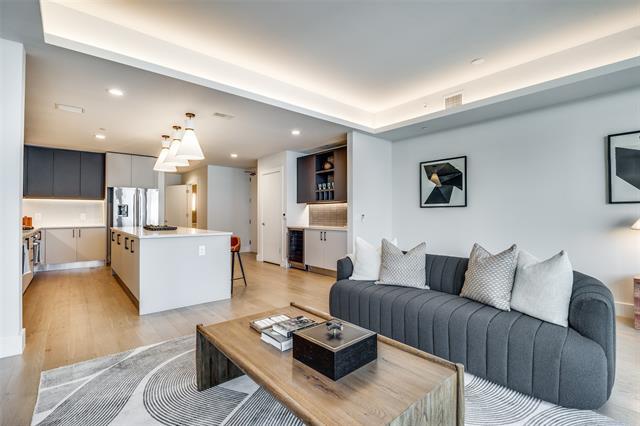 Building Photo - 8119 Douglas Ave