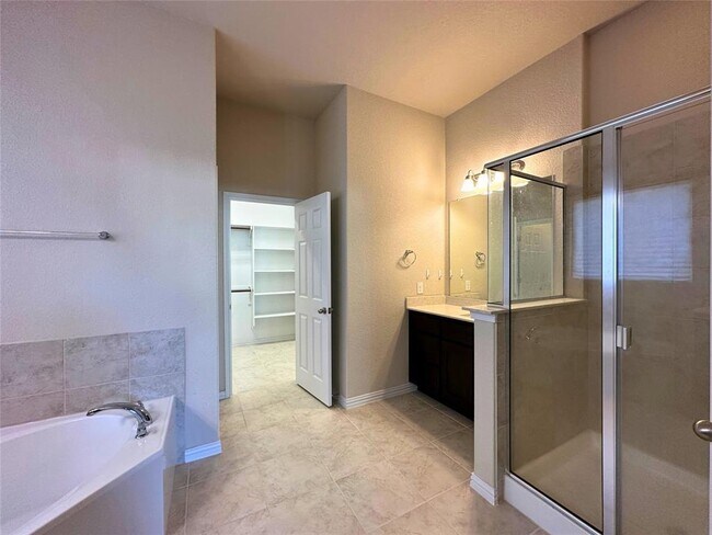 Building Photo - 3117 Hidalgo Loop