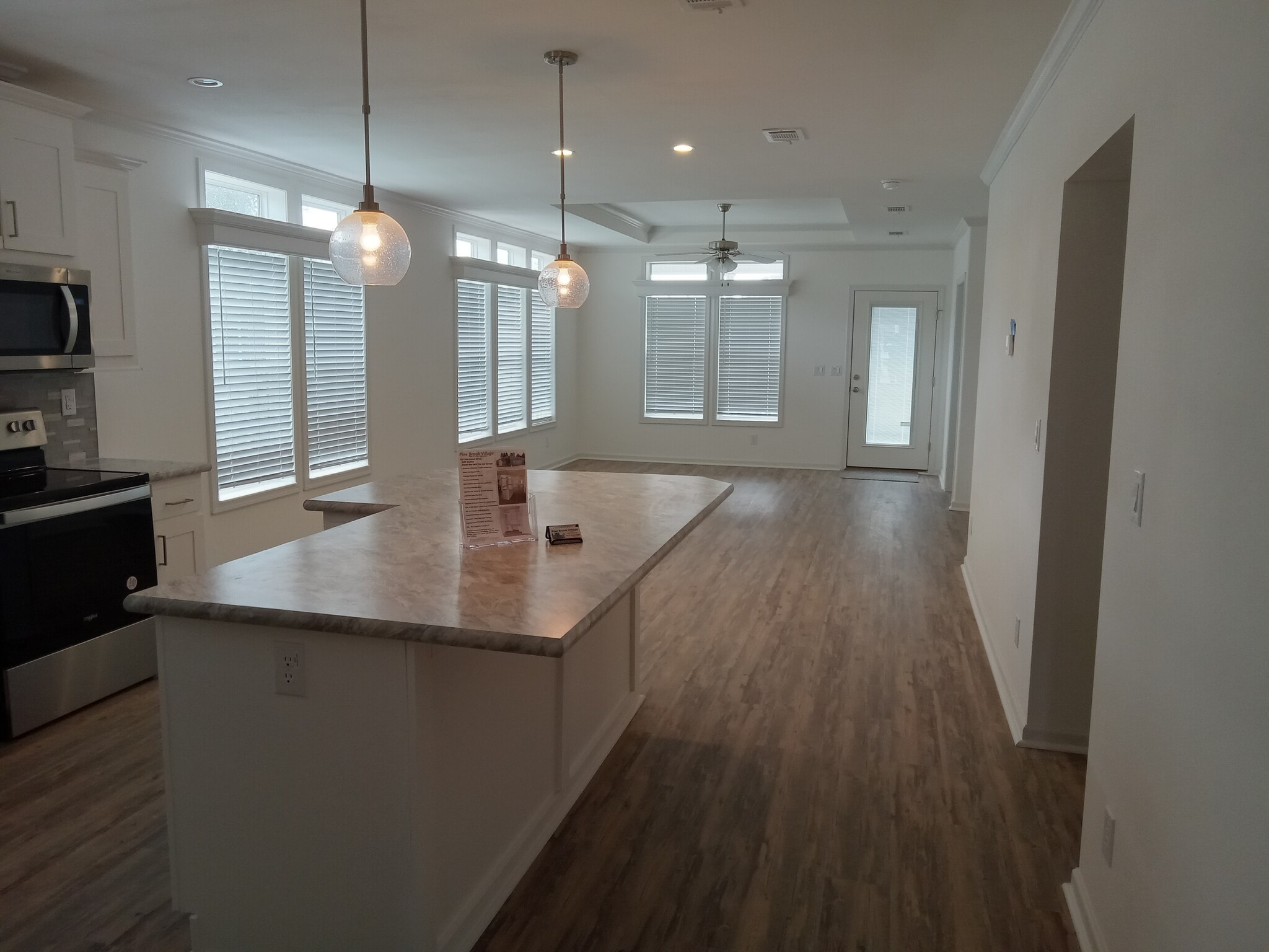 Building Photo - 637 Pine Brook Cir