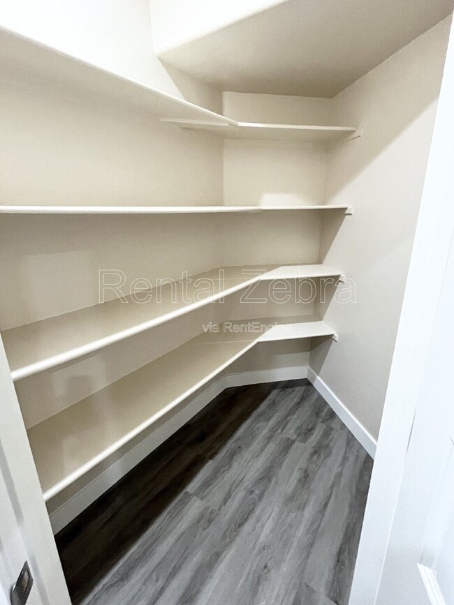 Building Photo - 1353 Carlsbad Dr