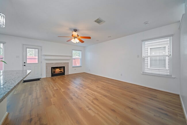 Building Photo - 123 N Villa Oaks Dr