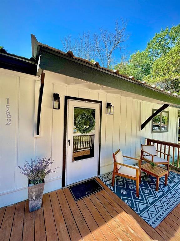 Building Photo - 1582 Valley Dr