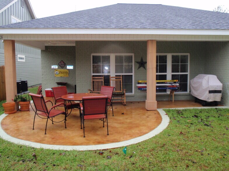 covered patio - 409 Redbud Cir