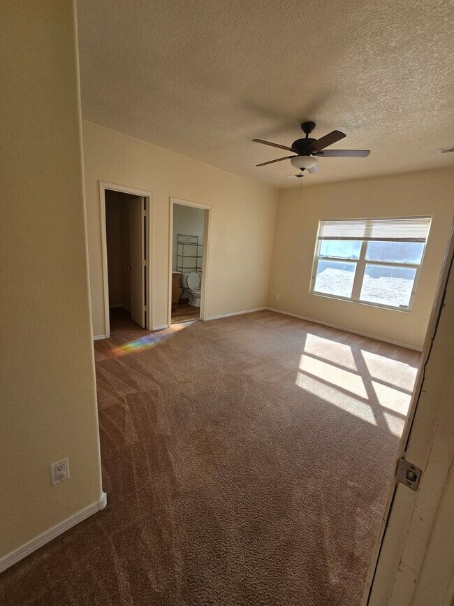 Building Photo - 4 bed, 2 bath home in Northern Meadows