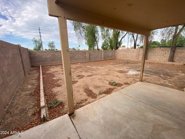 Building Photo - 10849 W Monterosa St
