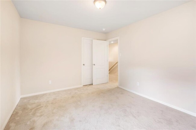 Building Photo - 2205 Independence Dr