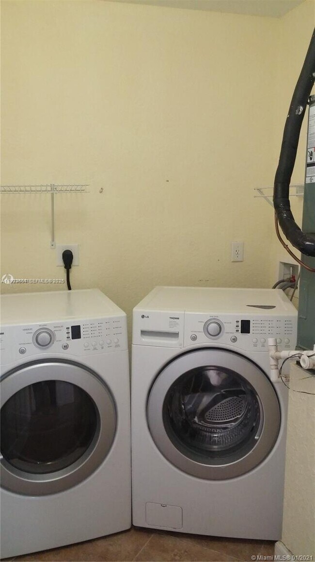 Building Photo - 17050 NW 81st Ave