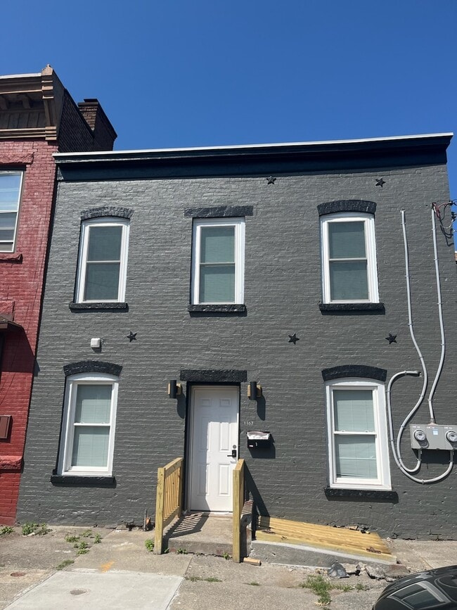 Building Photo - 1167 5th Ave