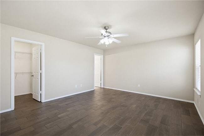 Building Photo - 6301 SW Meadow Well Ave