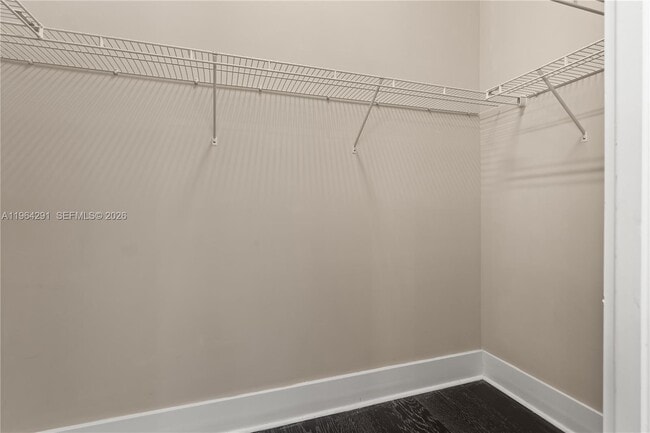 Building Photo - 912 NE 17th Way