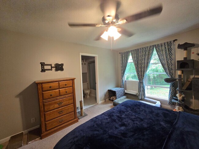 Building Photo - Country Charm Meets City Convenience – You...
