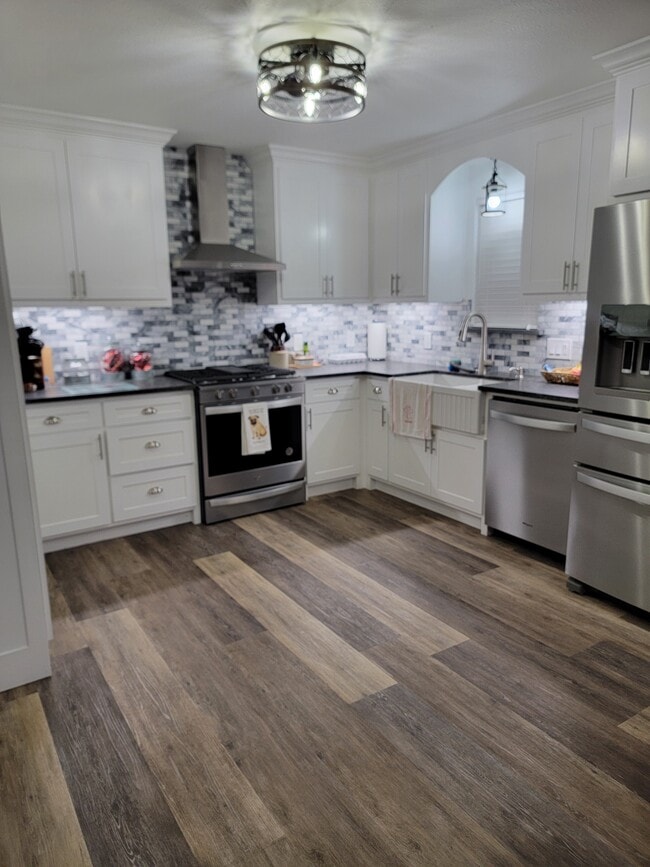 Building Photo - 2513 Brewster St