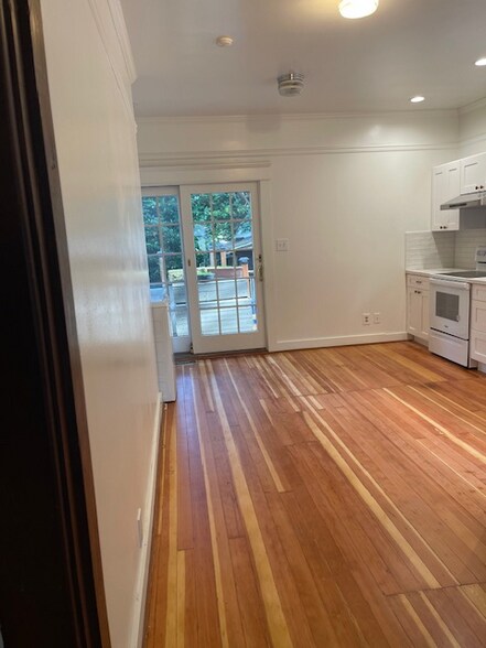 Building Photo - 4612 Meridian Ave N