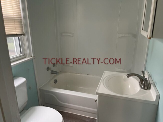 Building Photo - 2-4 Whalin Street