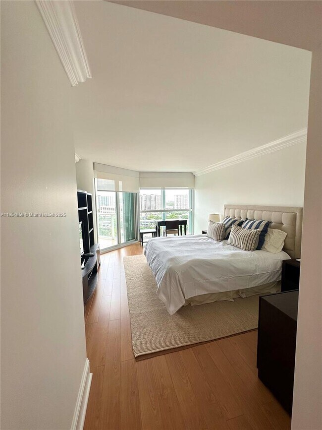 Building Photo - 16500 Collins Ave