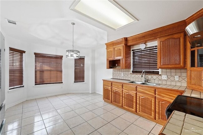 Building Photo - 25 Via Cantera Dr