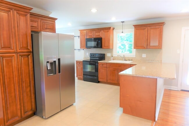 Building Photo - 115 Konnarock Cir