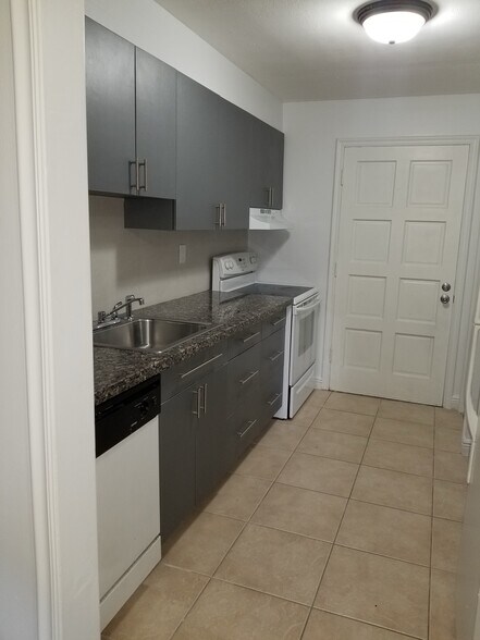 Building Photo - 8600 SW 109th Ave