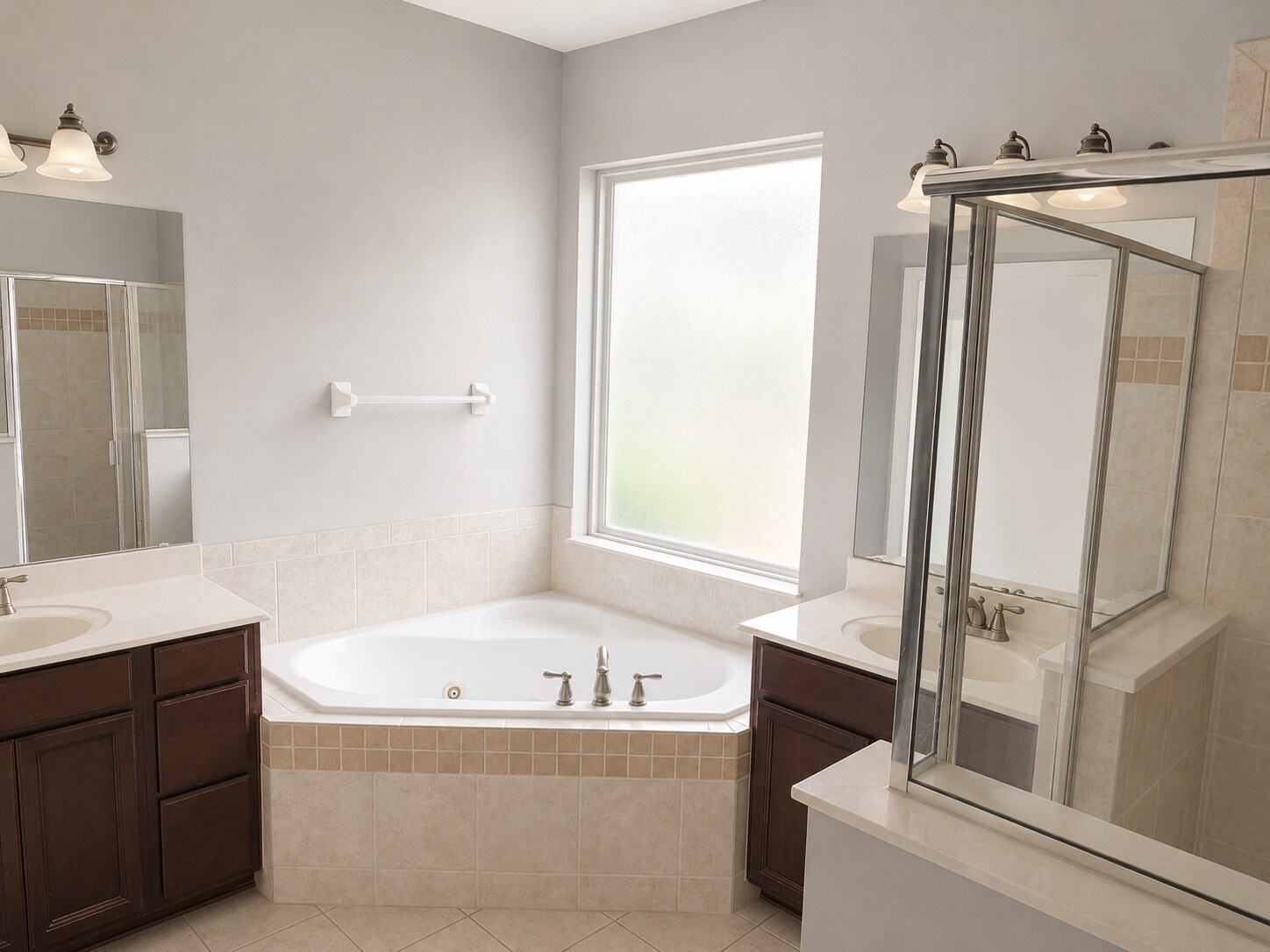 Master bathroom - 12966 Freeman St
