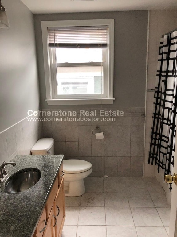 Building Photo - 122 Calumet St