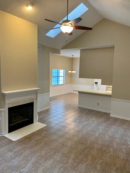 Building Photo - 8501 Islandic St