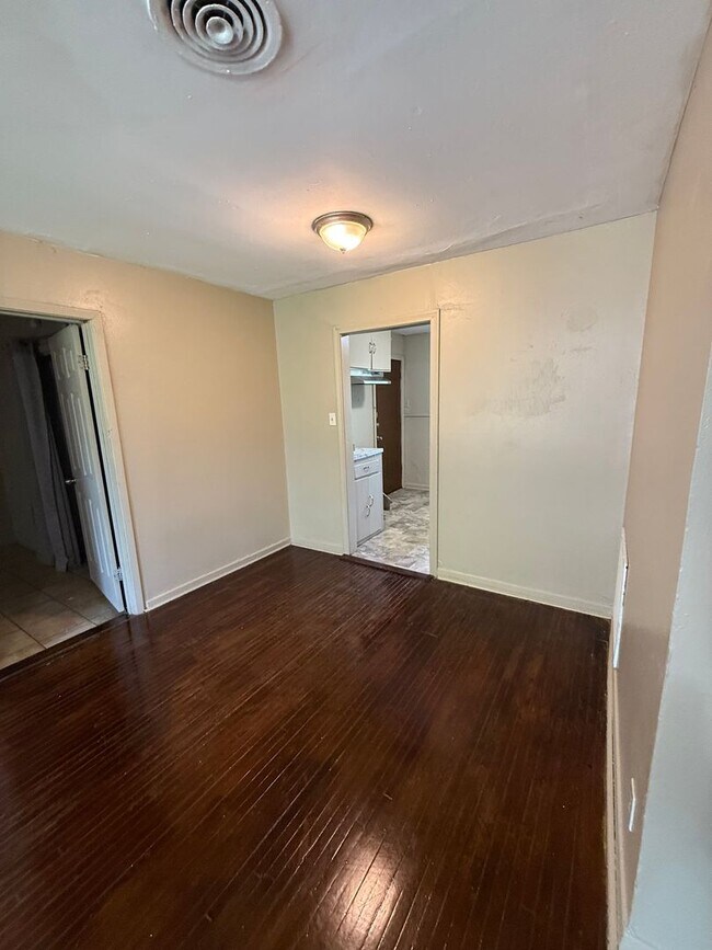 Building Photo - 3 Bedroom, 1 Bathroom Home for Rent