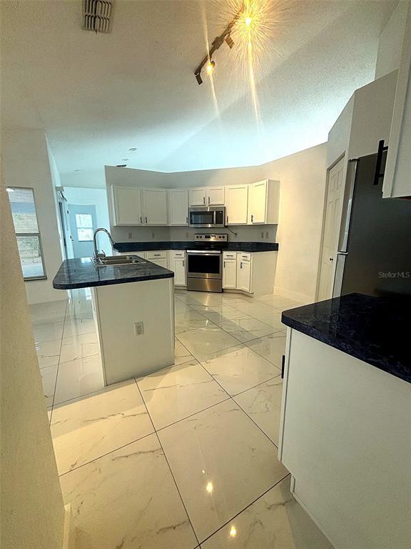 Building Photo - 2222 Champlain Ave