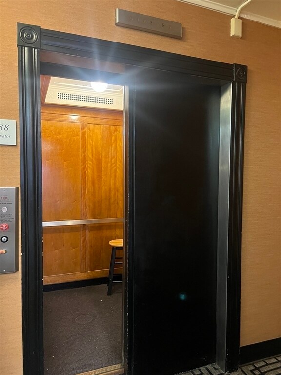 Building Photo - 988 Memorial Dr