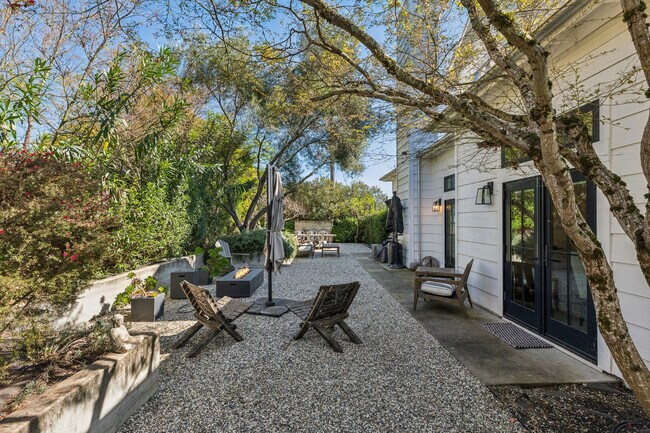 Building Photo - 1810 Quail Ct